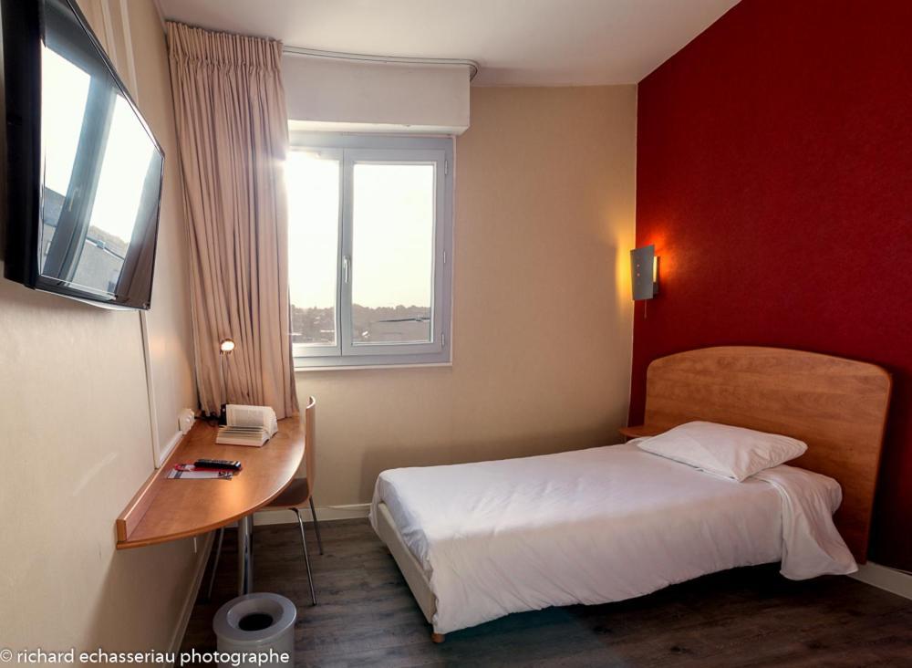 Hotel De La Vendee La Roche-sur-Yon Exteriör bild